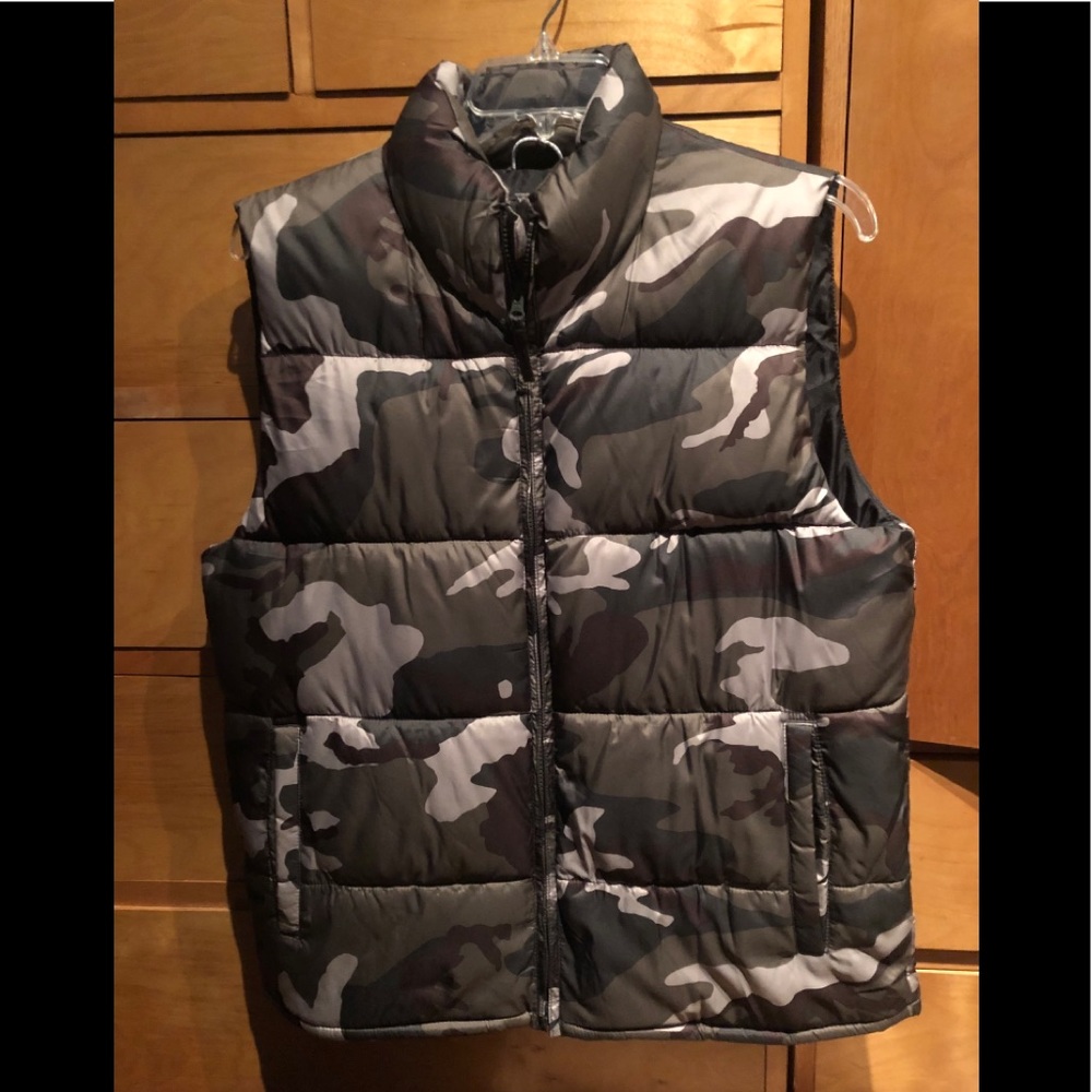 Old Navy puffer camo army style vest
